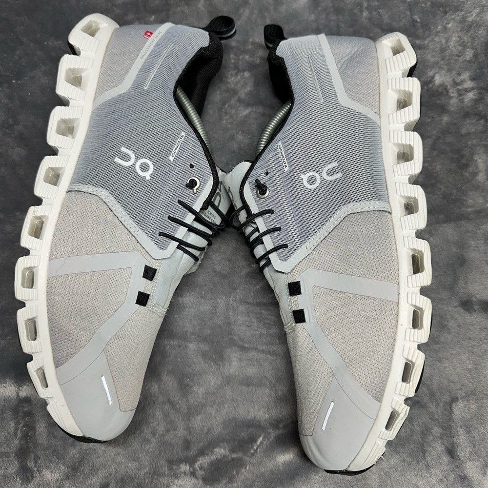 Men’s on clouds size 12